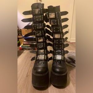 Demoniacult SWING-815 platforms